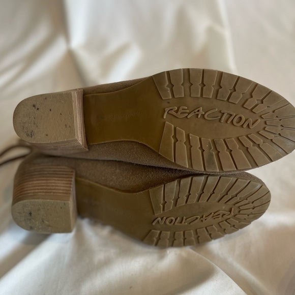 Kenneth Cole Reaction Beige/Tan suede Pilage ankle Booties heel Tassel Zip Sz 7 - Picture 11 of 13